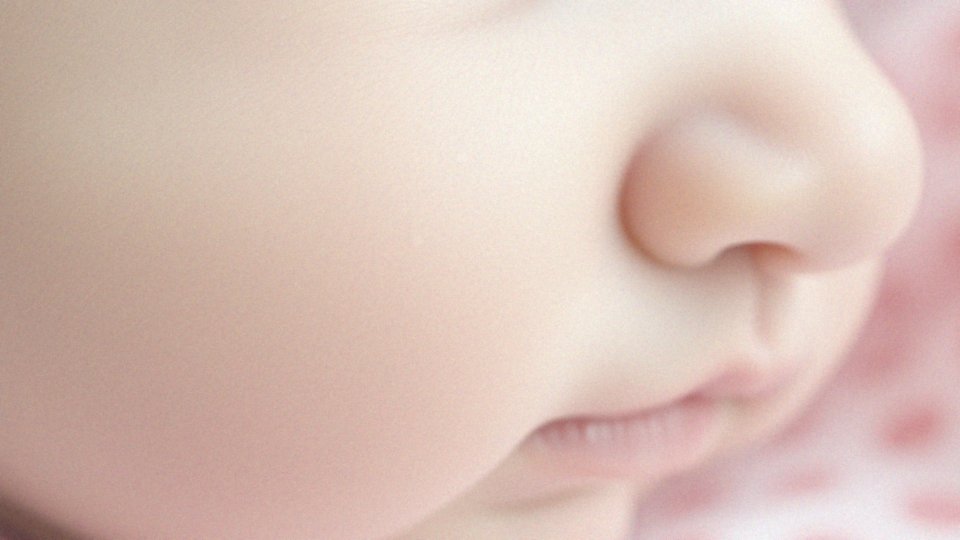 Jak objawia się trądzik niemowlęcy na skórze?