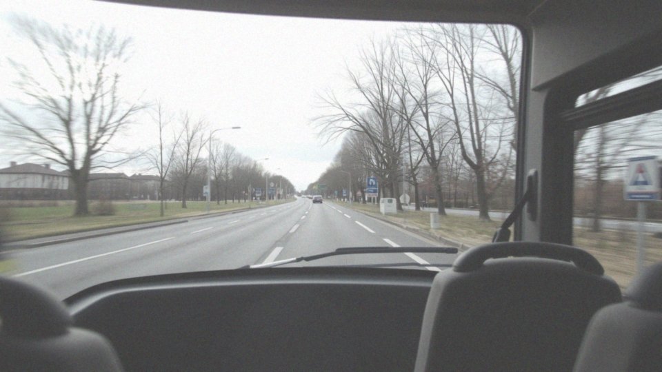 Jak długo trwa przejazd autobusem 304 z Krakowa do Wieliczki?